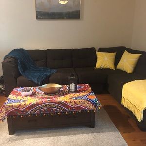 Meet your Posher, Hala